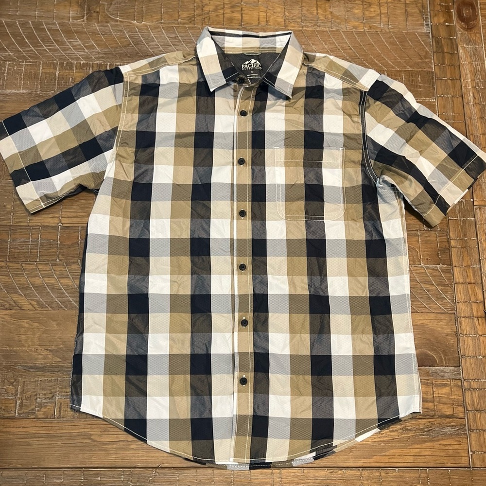 Pacific Outfitters Men’s Casual Button Down Shirt